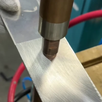 Comment résoudre les problèmes clés lors du soudage par points de plaques d'a...