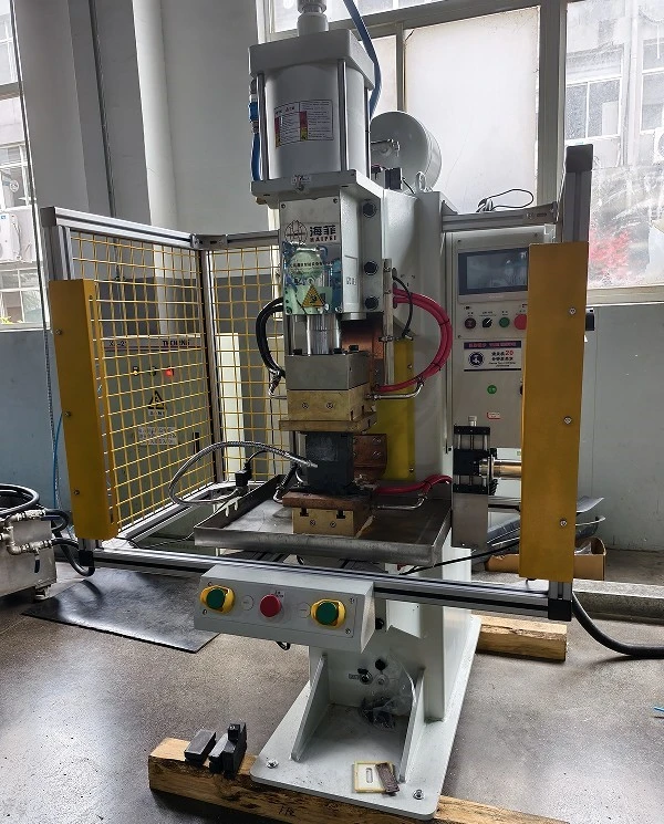 pneumatic diffusion welding machine with safety light curtain pneumatic diffusion welding machine with safety light curtain